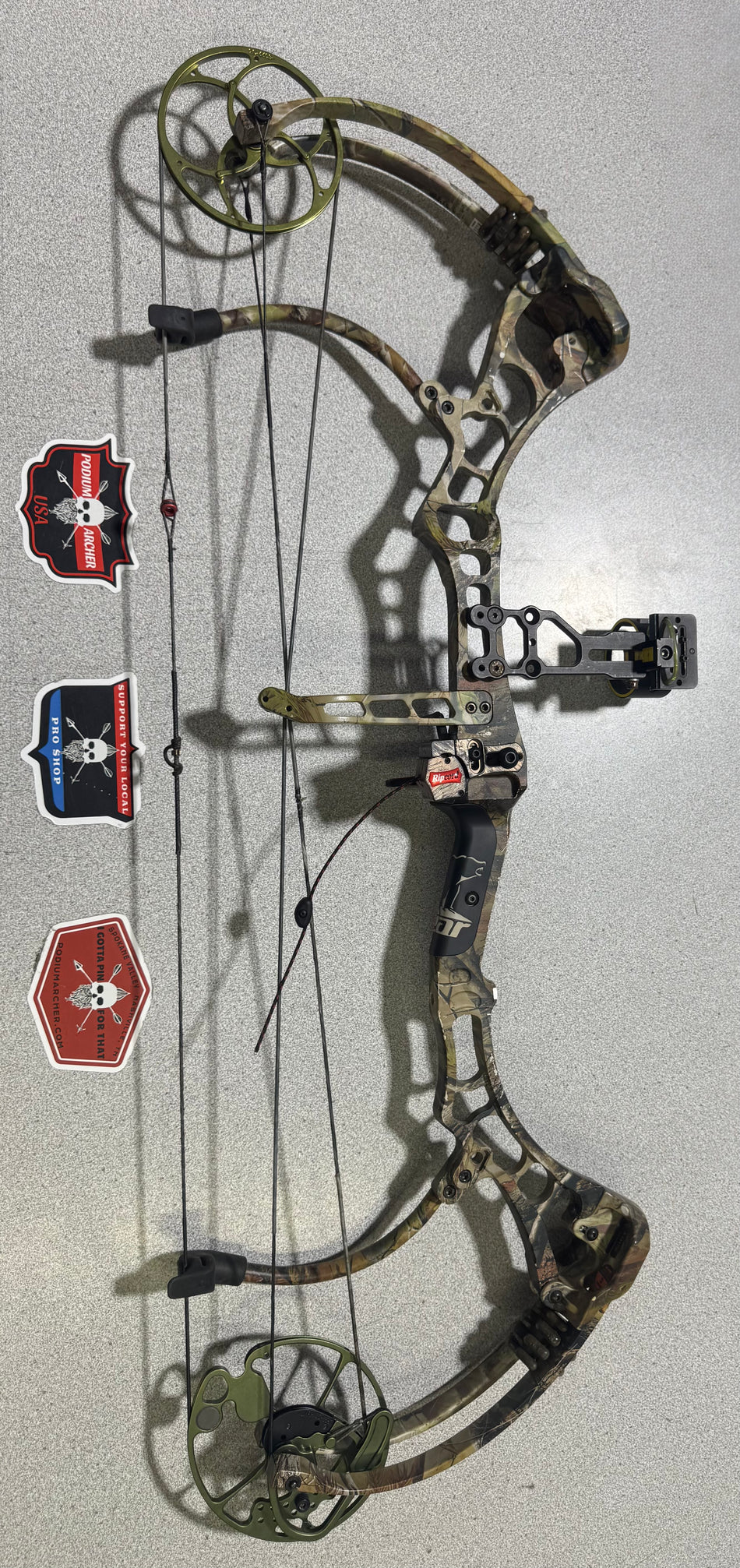 BEAR CARNAGE - RH/CAMO/60 -1196- USED BOW