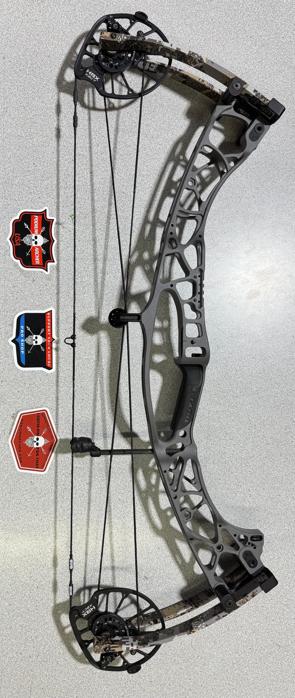 HOYT ALPHA X 33 - RH/TOMBSTONE/70 -8312- USED BOW