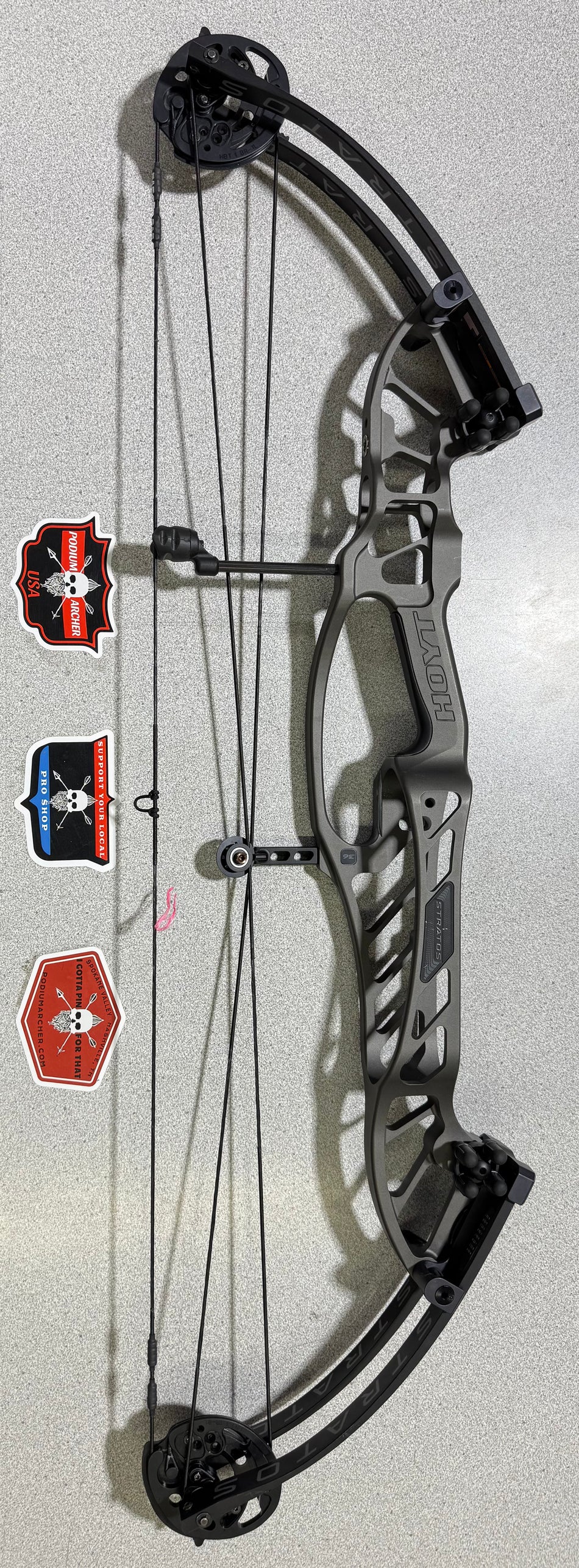 HOYT STRATOS 36 - RH/GRAY-BLACK/60 - 5299 - USED BOW