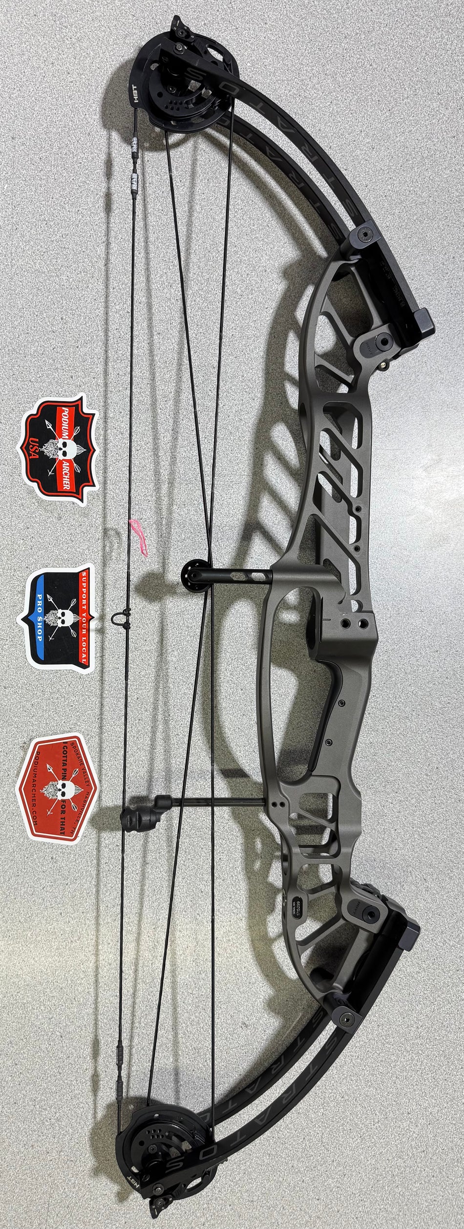 HOYT STRATOS 36 - RH/GRAY-BLACK/60 - 5299 - USED BOW