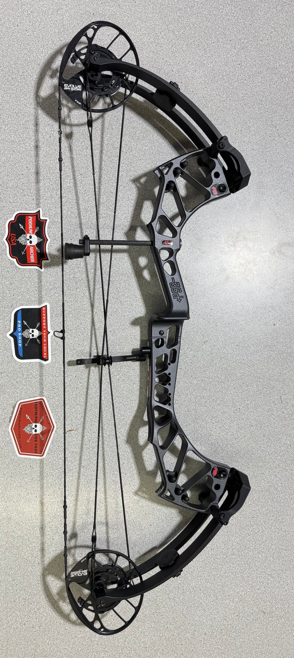PSE EVOLVE 31 - RH/GUNMETAL/70 -2970- USED BOW