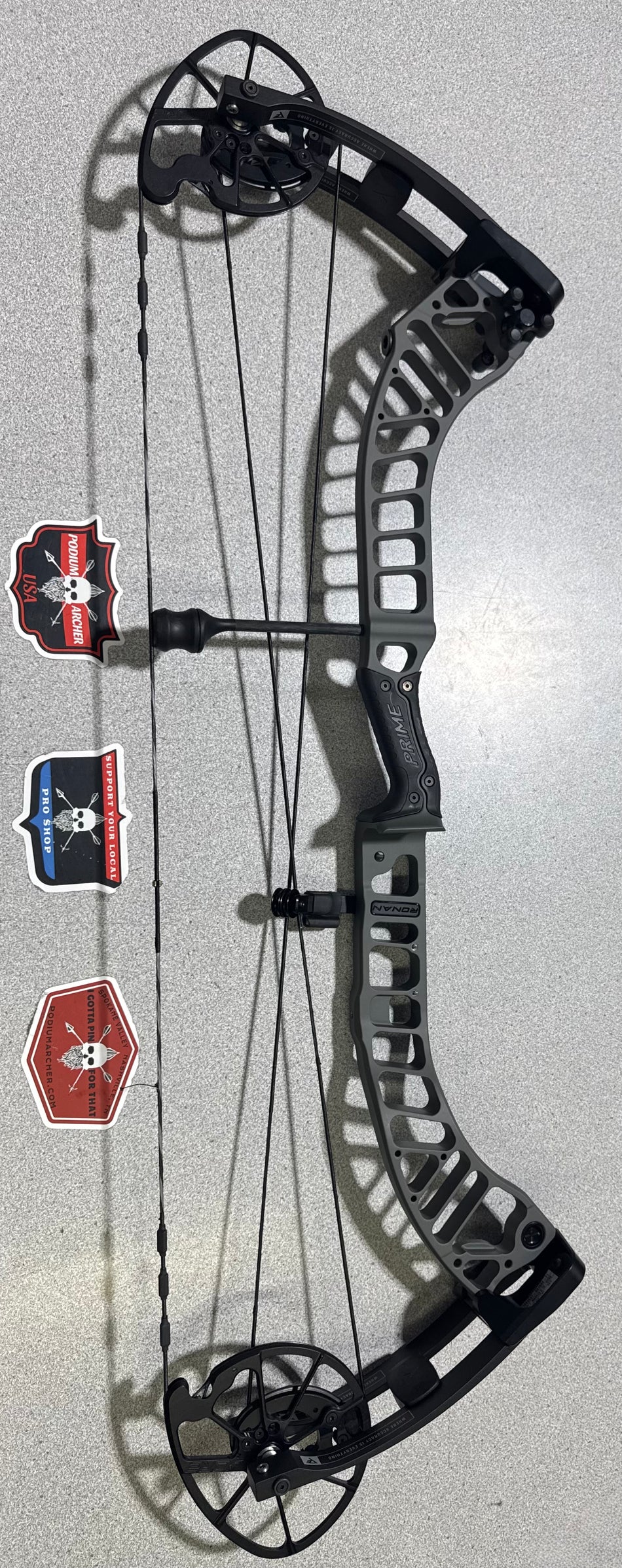 PRIME RONAN RH/GREY-BLACK/70 -4537- USED BOW