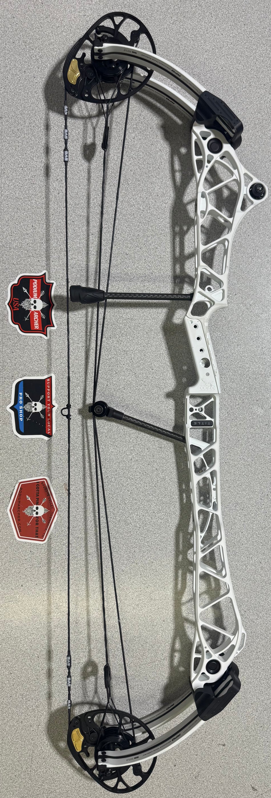 MATHEWS TITLE 38 GEN 1 - RH/WHITE/70 -3250- USED BOW