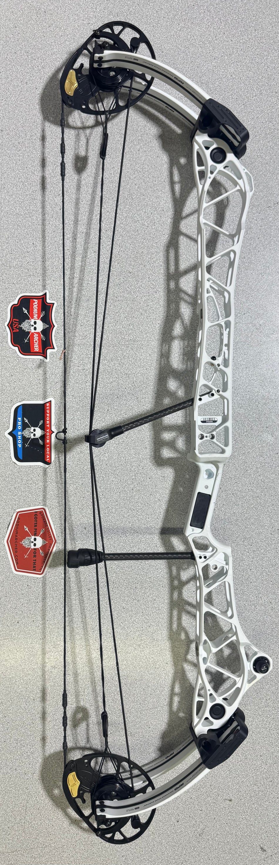 MATHEWS TITLE 38 GEN 1 - RH/WHITE/70 -3250- USED BOW