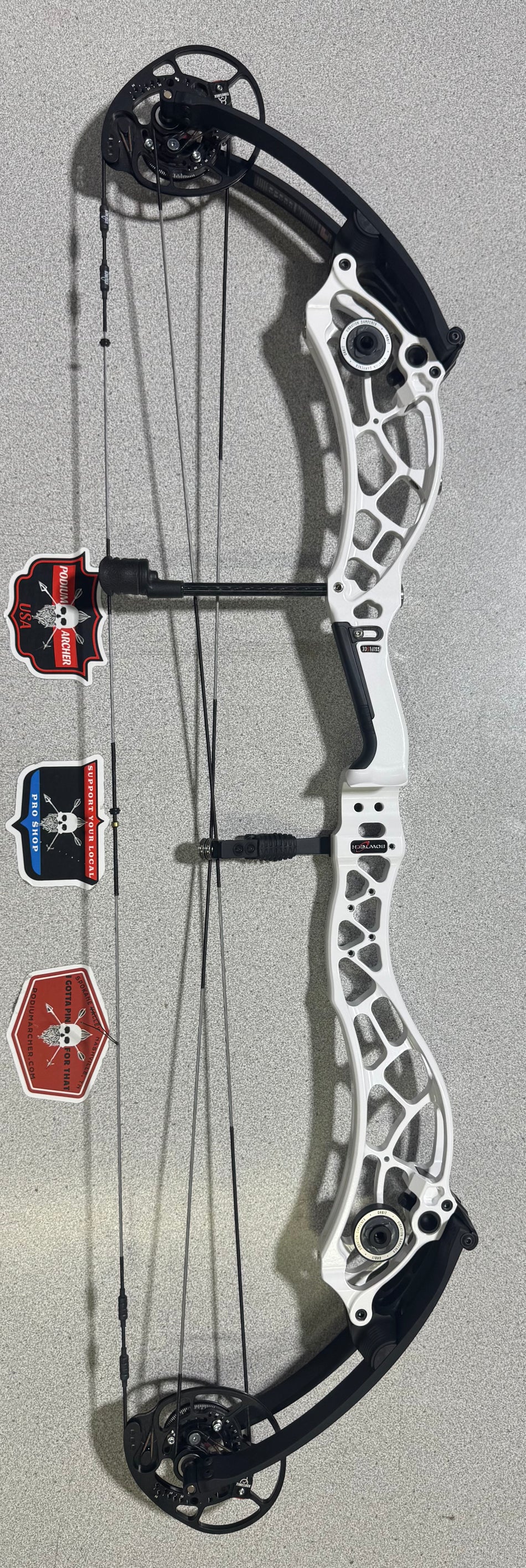 BOWTECH RECKONING GEN2 36 - RH/WHITE/70 -2652- USED BOW