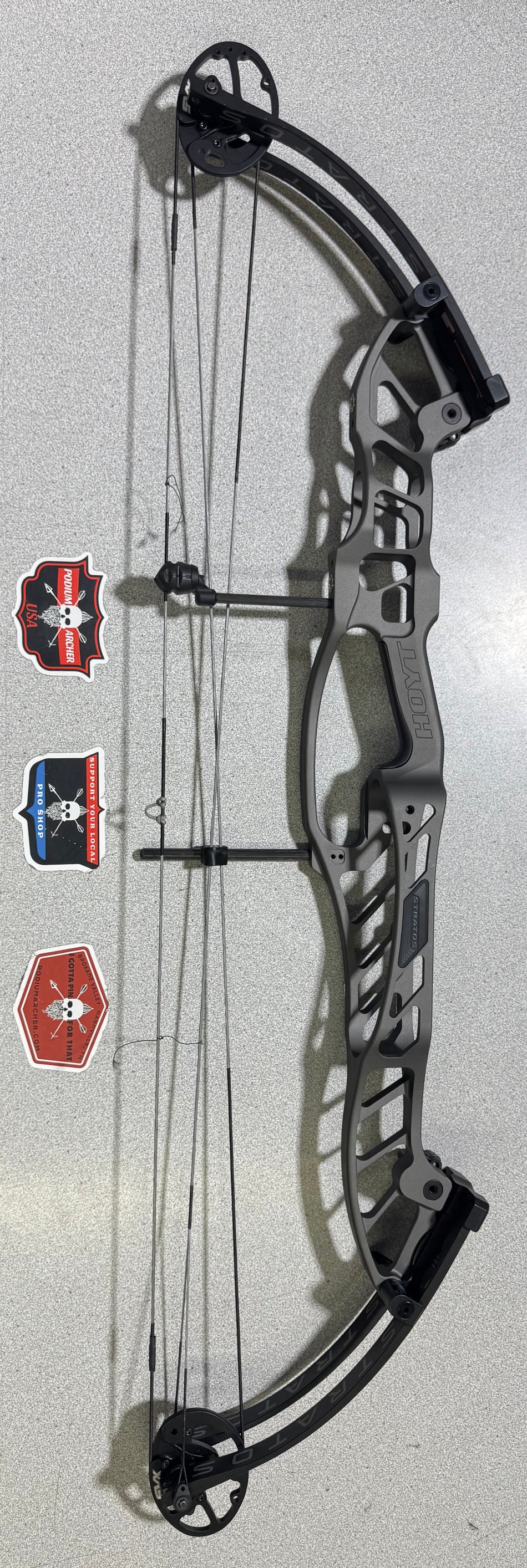 HOYT STRATOS 40 - RH/GRAY/60 - 8406 - USED BOW