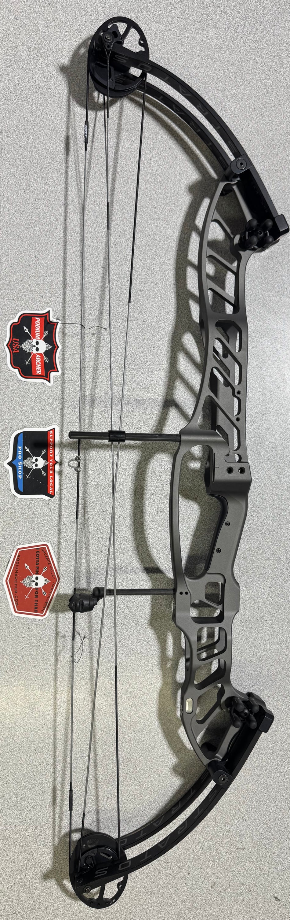 HOYT STRATOS 40 - RH/GRAY/60 - 8406 - USED BOW