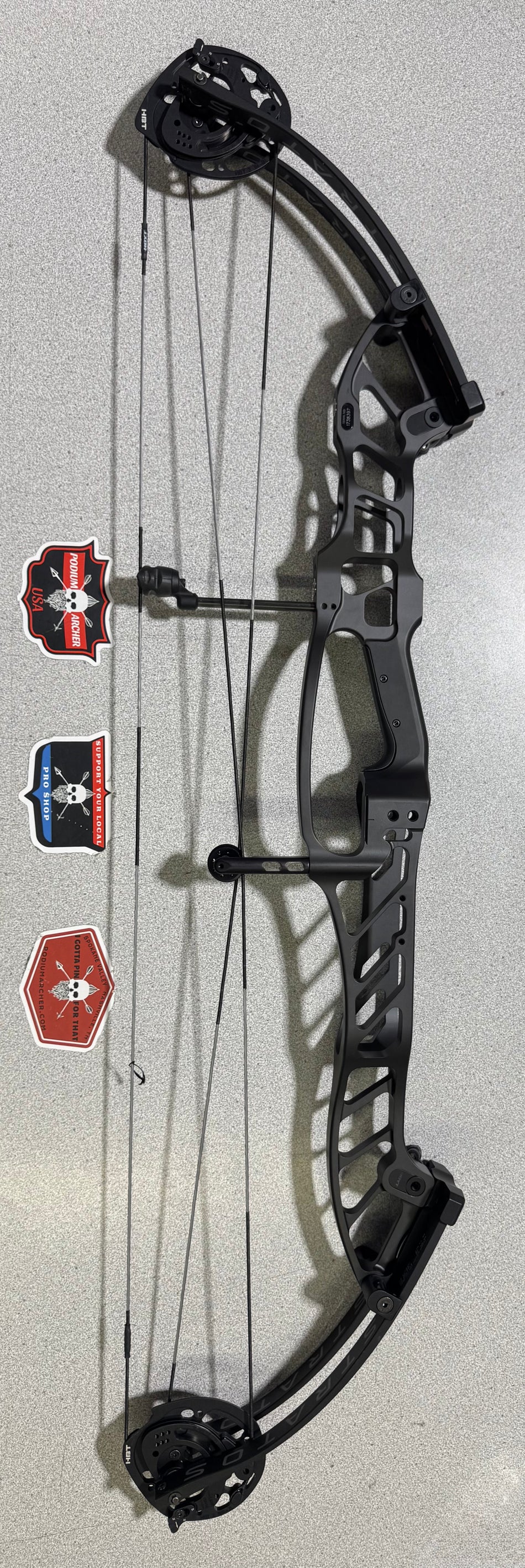 HOYT STRATOS 40 - LH/BLACK/60 - 8397 - USED BOW