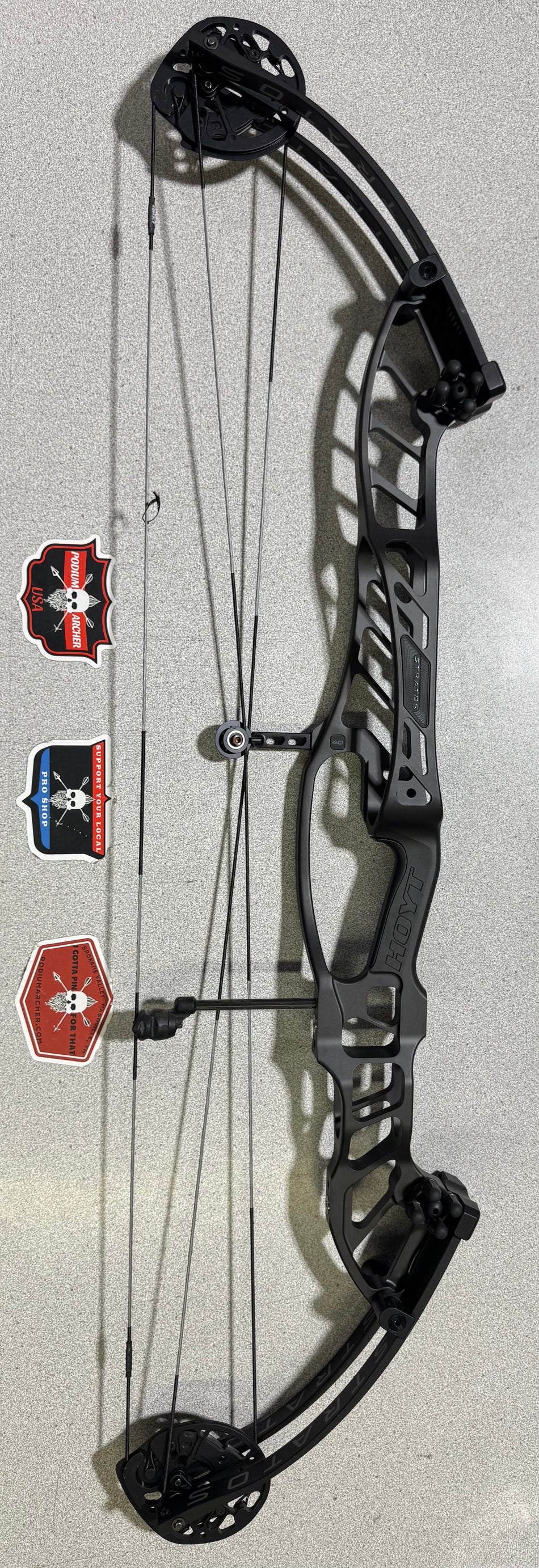 HOYT STRATOS 40 - LH/BLACK/60 - 8397 - USED BOW