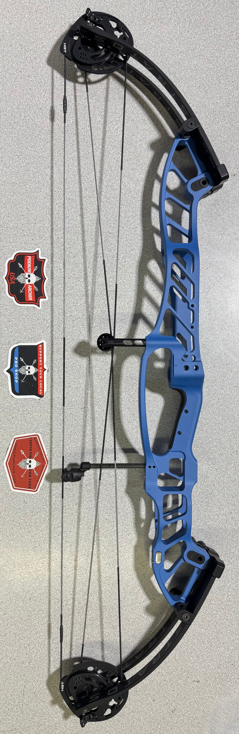 HOYT STRATOS 40 - RH/BLUE/60 - 8414 - USED BOW