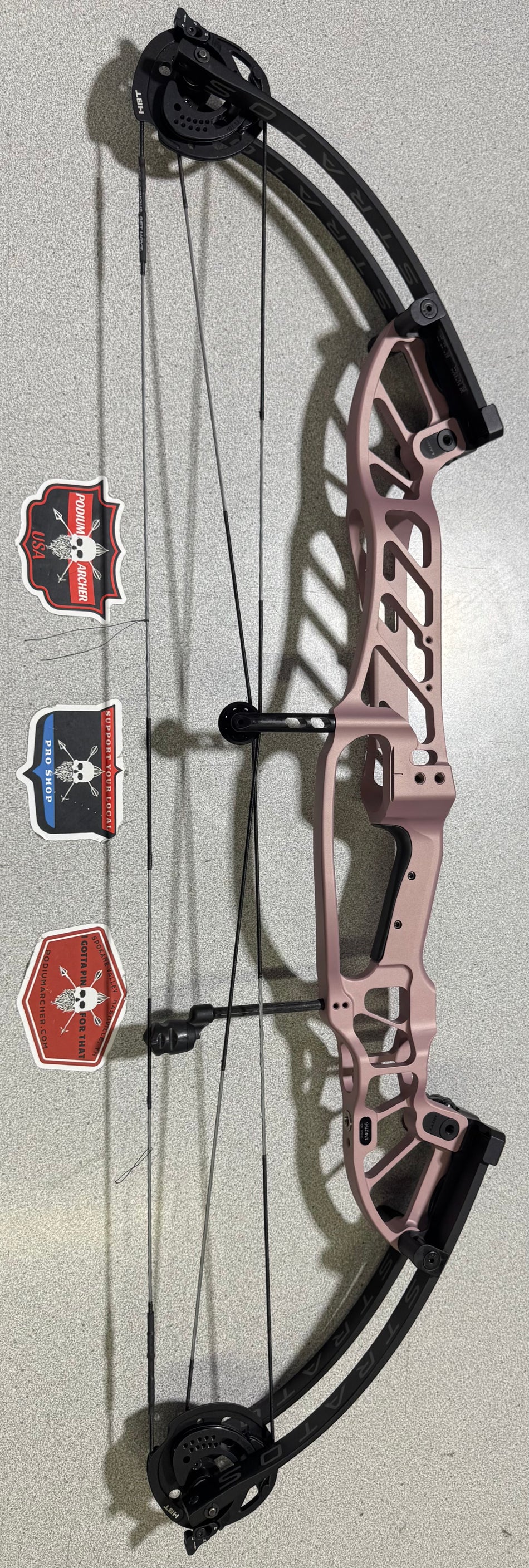HOYT STRATOS 36 - RH/PINK/60 - 0198 - USED BOW