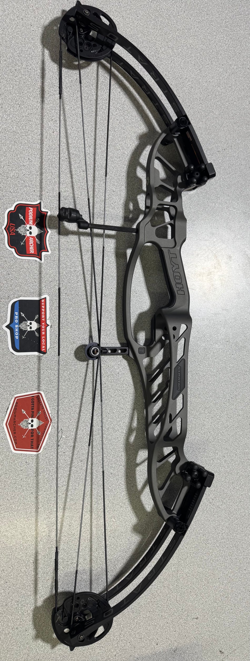 HOYT STRATOS 36 - RH/GREY/60 - 0814 - USED BOW