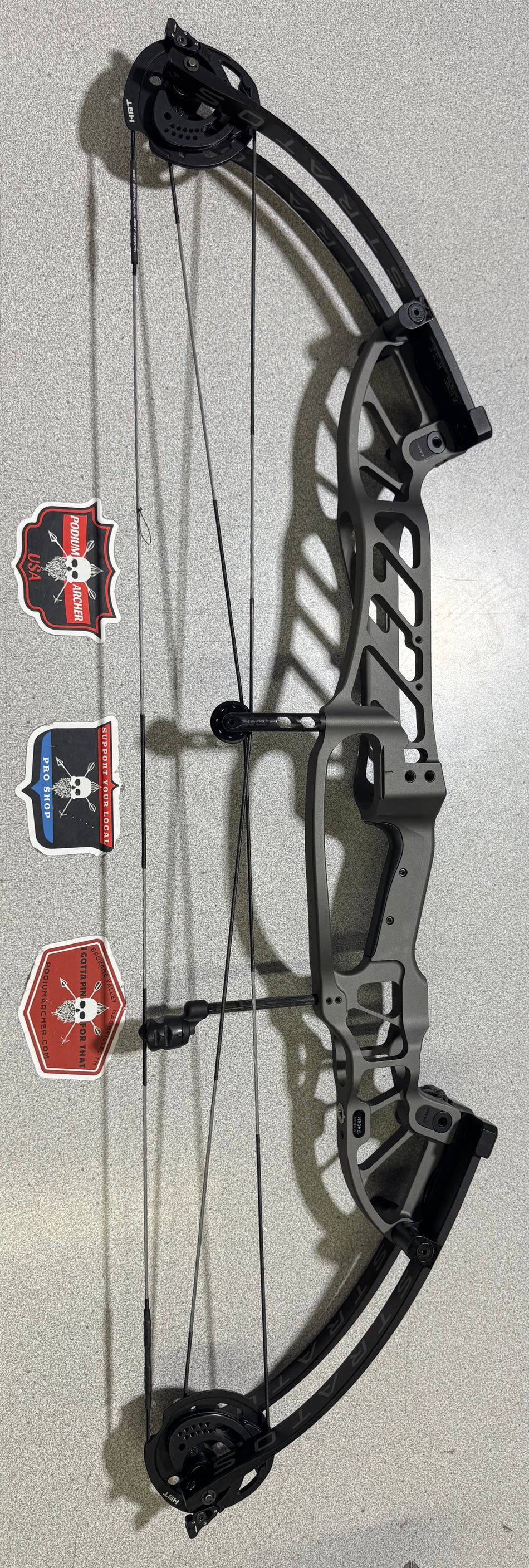 HOYT STRATOS 36 - RH/GREY/60 - 0814 - USED BOW