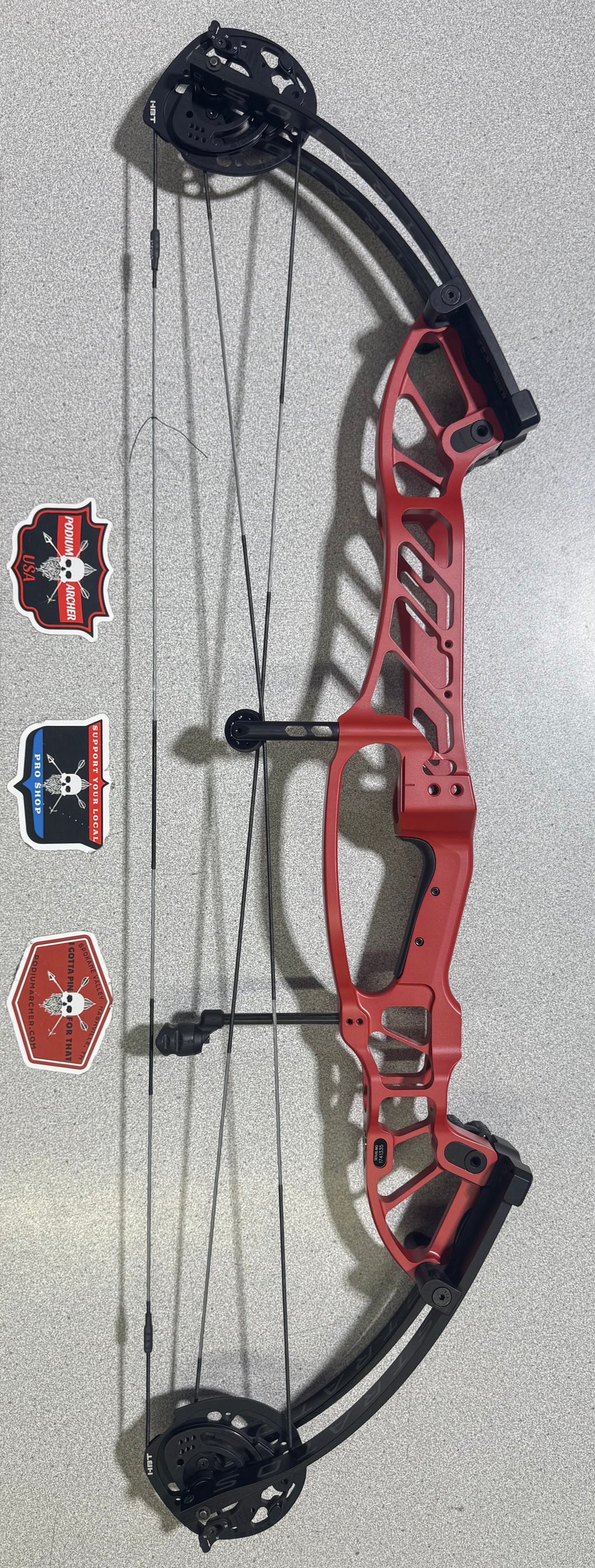 HOYT STRATOS 36 - RH/RED/60 - 8408 - USED BOW