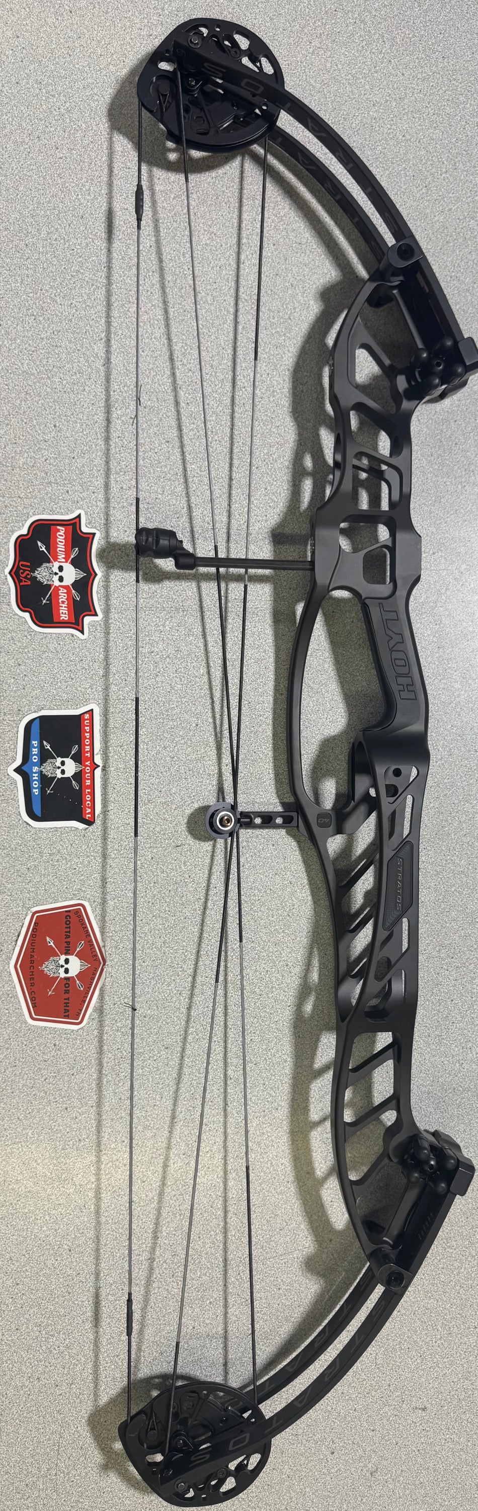 HOYT STRATOS 40 - RH/BLACK/50 - 0214 - USED BOW