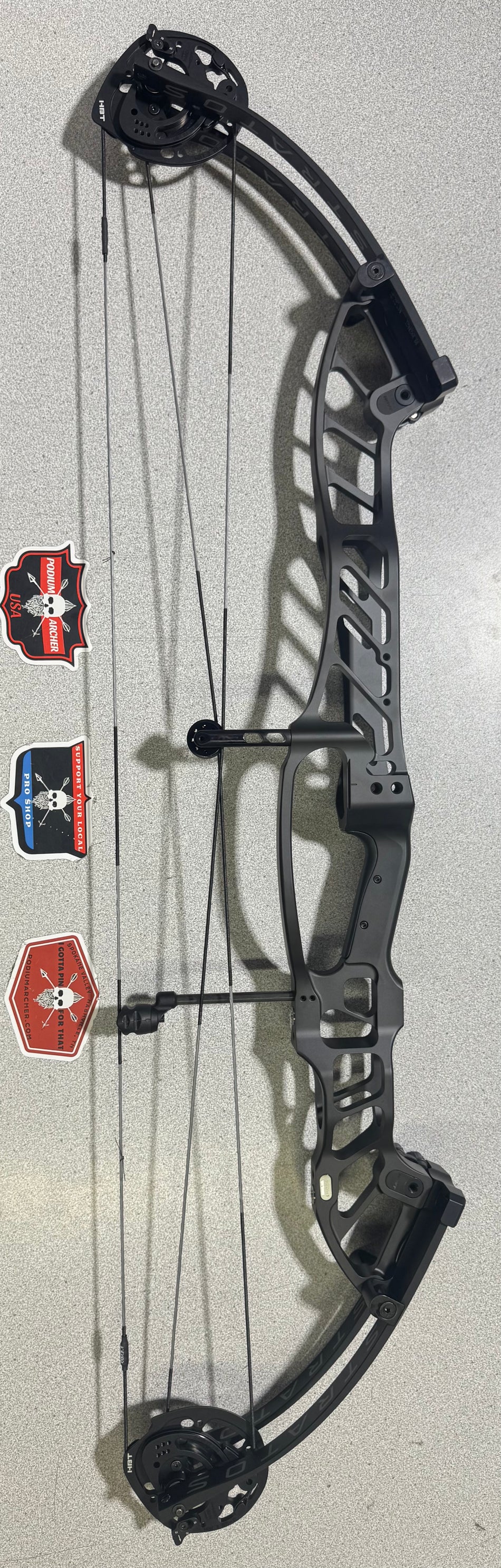 HOYT STRATOS 40 - RH/BLACK/50 - 0214 - USED BOW