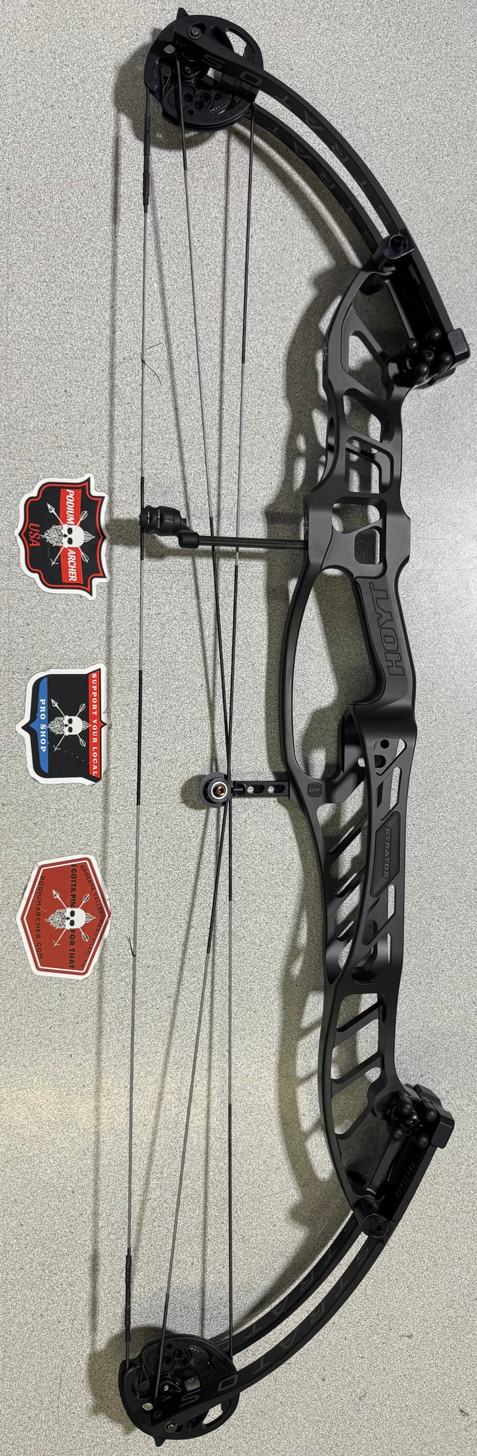 HOYT STRATOS 40 - RH/BLACK/60 - 0210 - USED BOW
