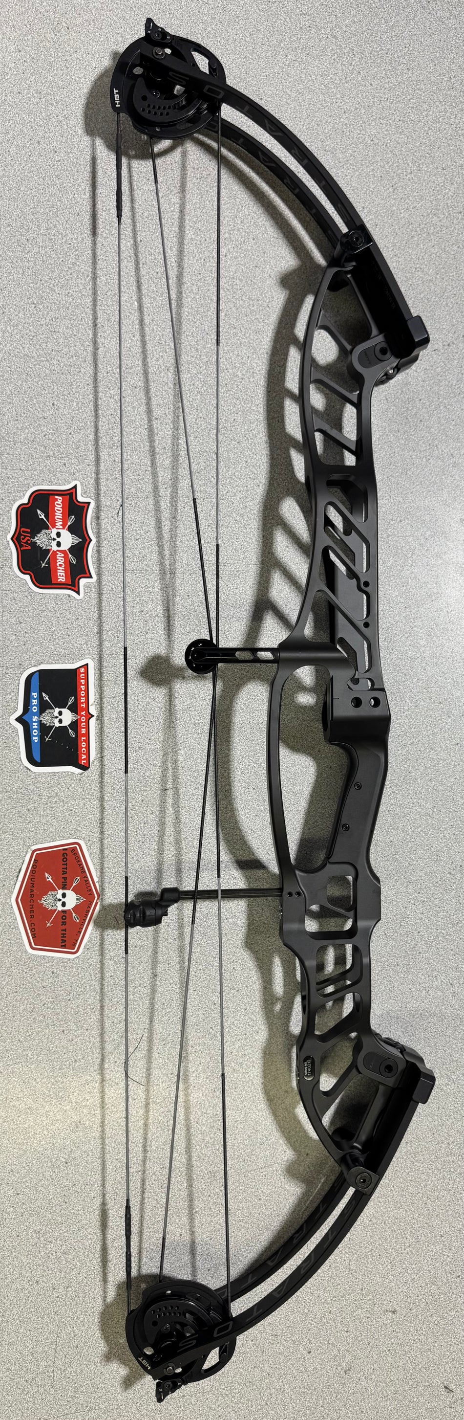 HOYT STRATOS 40 - RH/BLACK/60 - 0210 - USED BOW