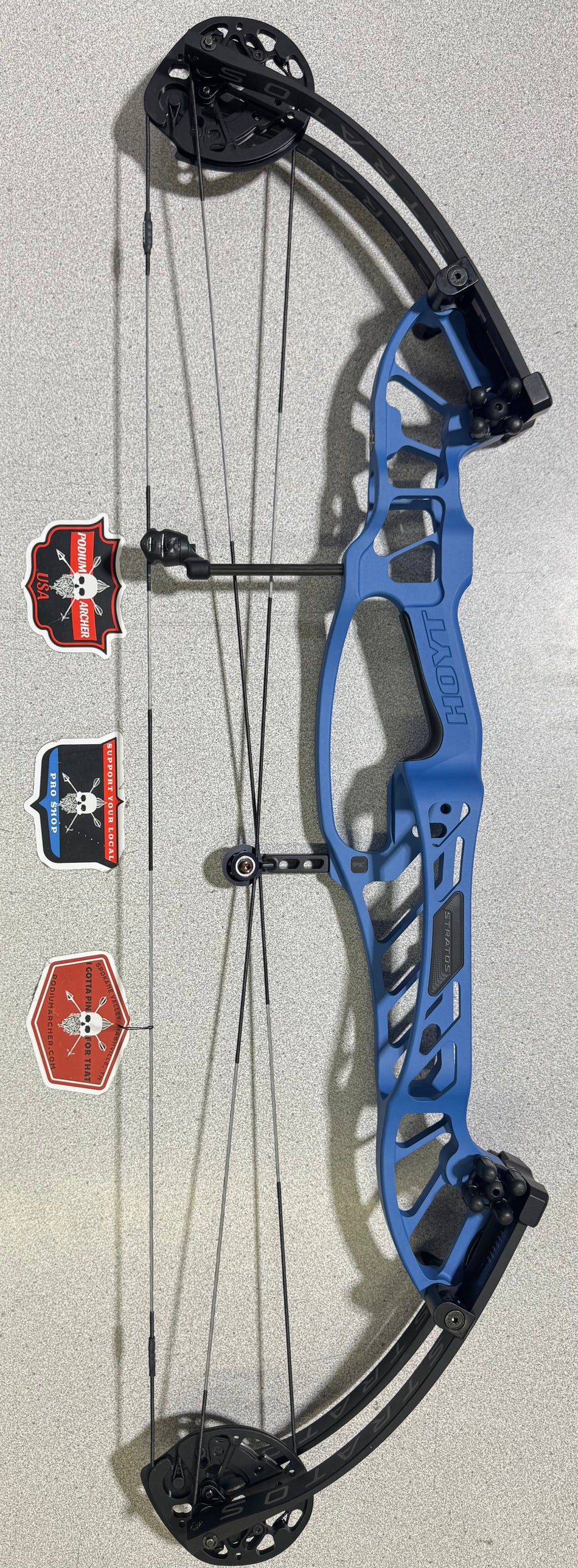 HOYT STRATOS 36 - RH/BLUE/60 - 8413 - USED BOW