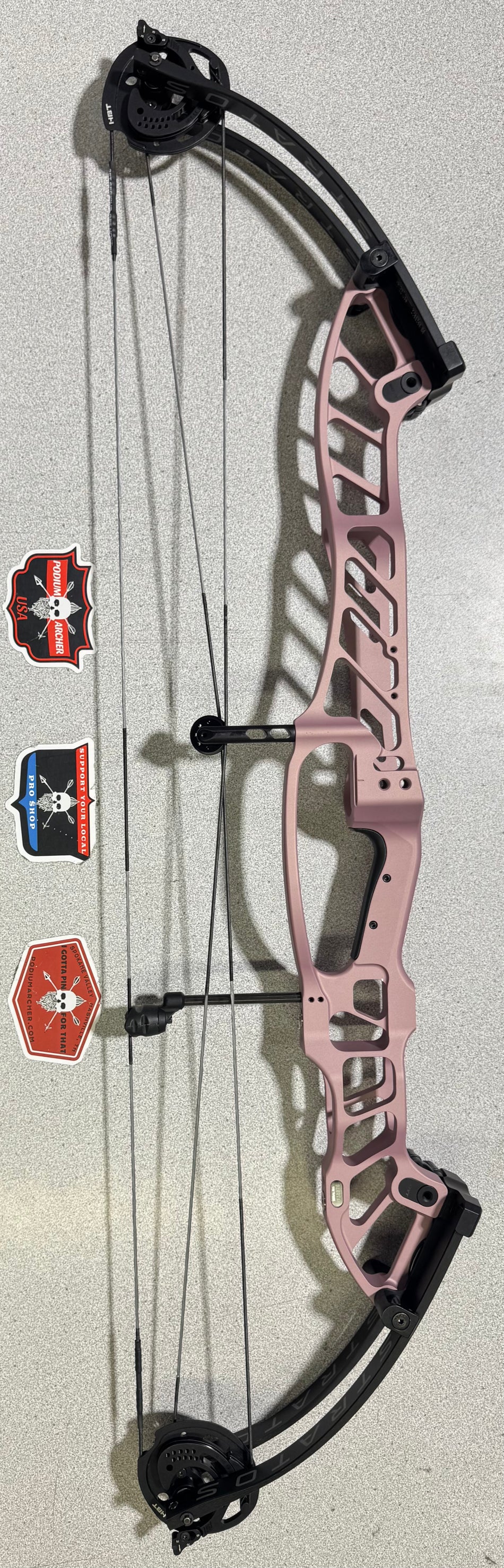 HOYT STRATOS 40 - RH/PINK/60 - 8878 - USED BOW