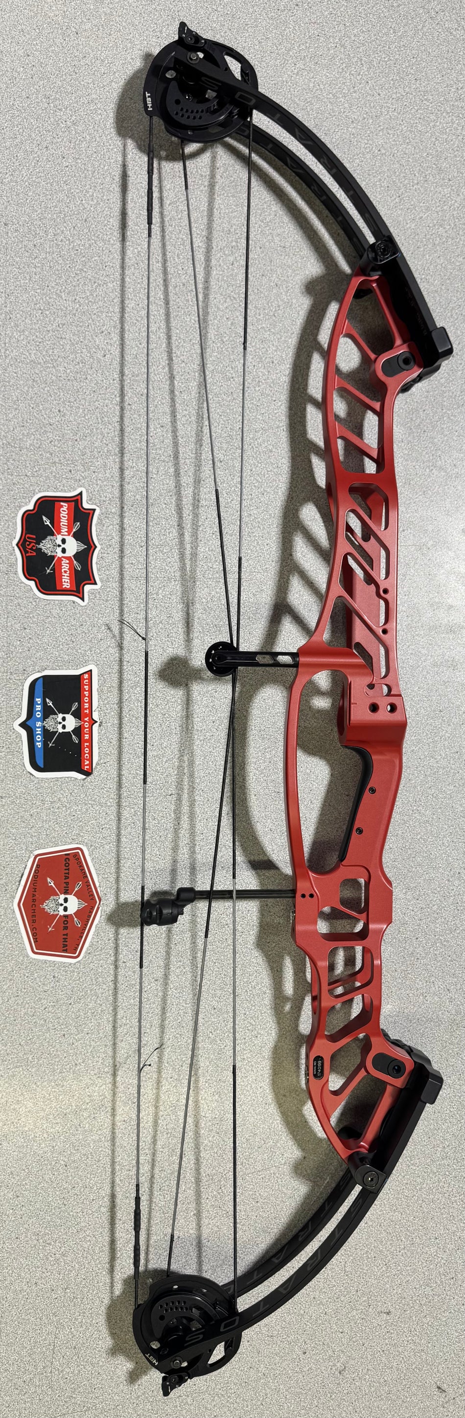 HOYT STRATOS 40 - RH/RED/60 - 0199 - USED BOW