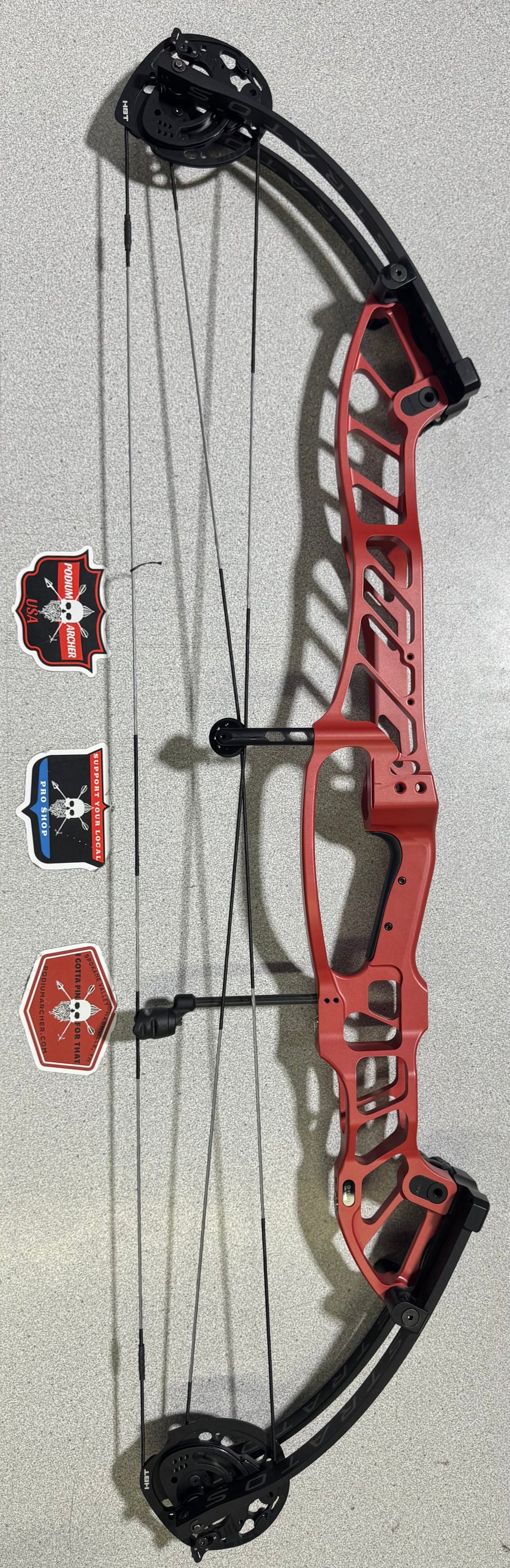 HOYT STRATOS 40 - RH/RED/60 - 8410 - USED BOW