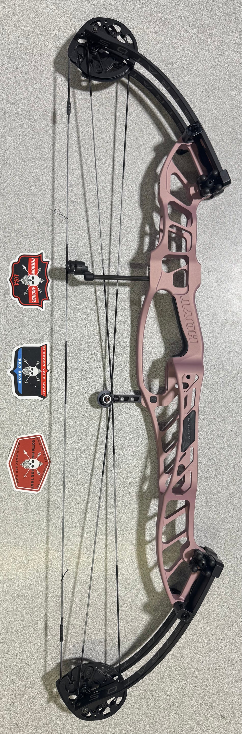 HOYT STRATOS 40 - RH/PINK/60 - 8399 - USED BOW