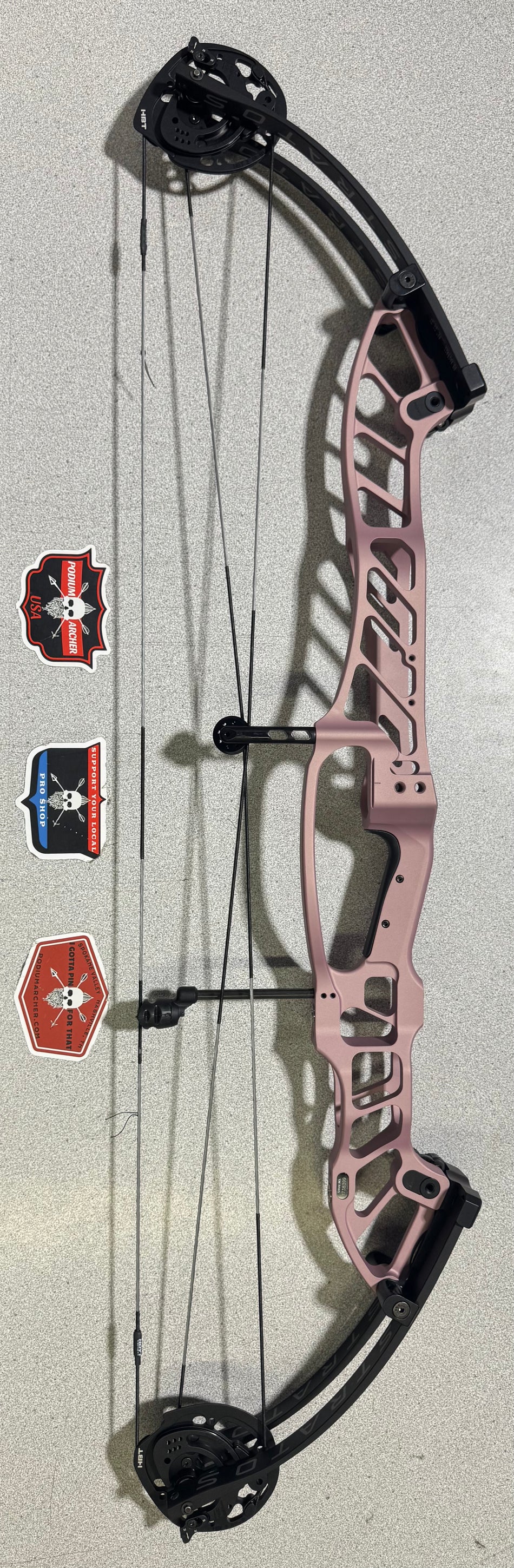 HOYT STRATOS 40 - RH/PINK/60 - 8399 - USED BOW