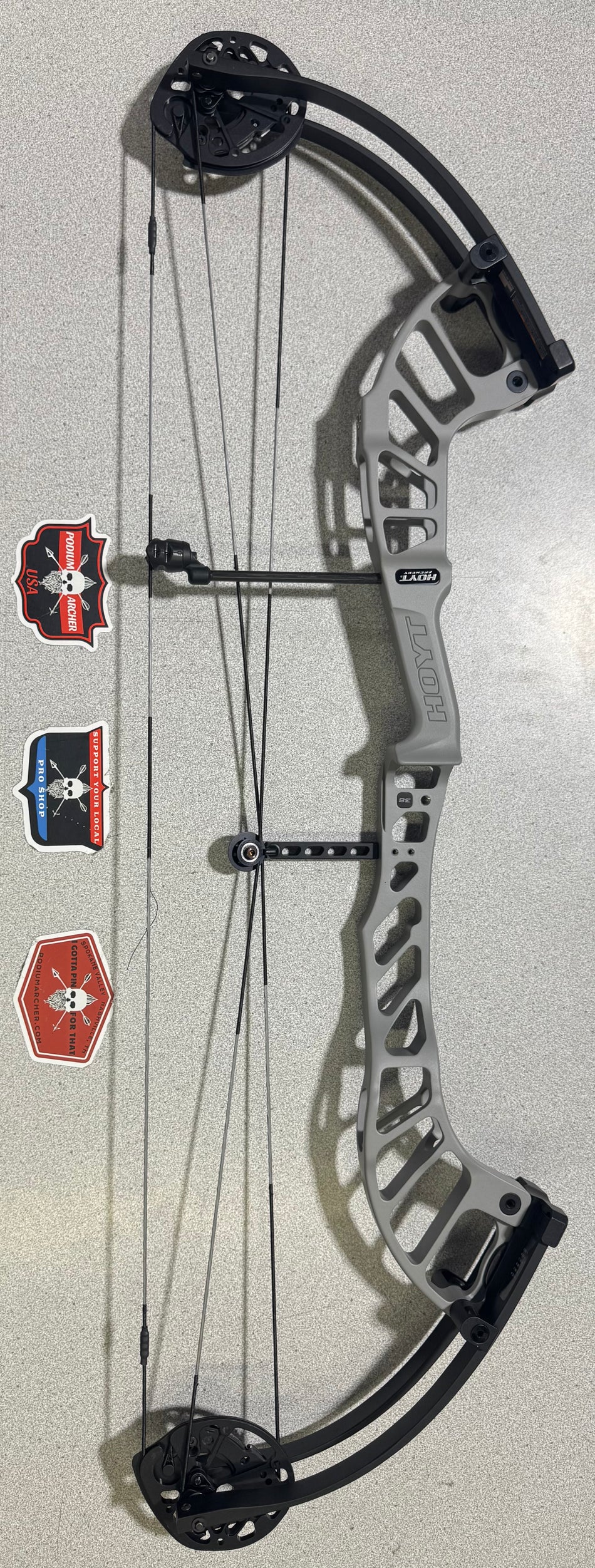 HOYT ALTUS 38 - RH/GRAY/55 - 7327 - USED BOW