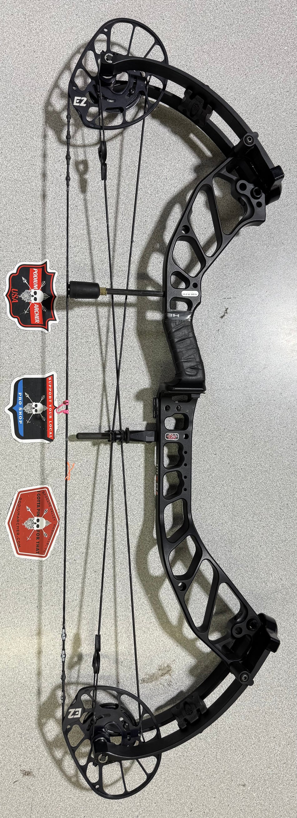 PSE OMEN - RH/BLACK/60 -6628- USED BOW