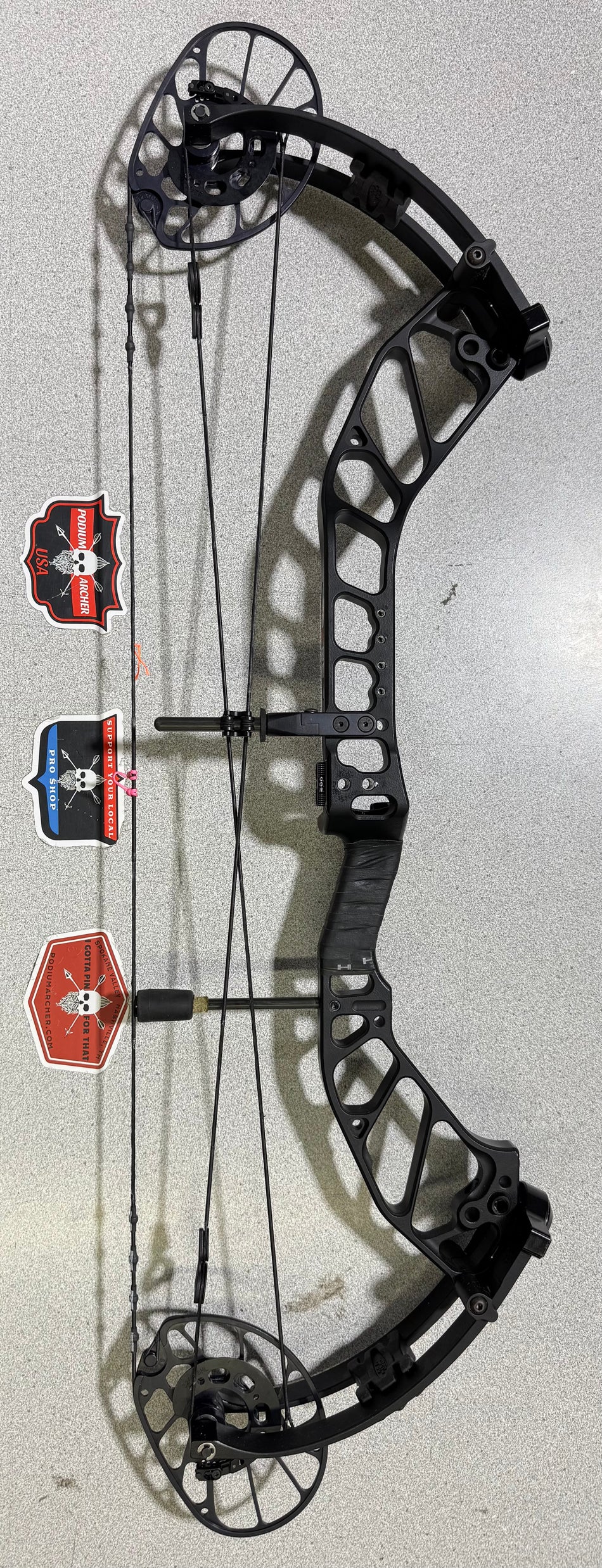 PSE OMEN - RH/BLACK/60 -6628- USED BOW