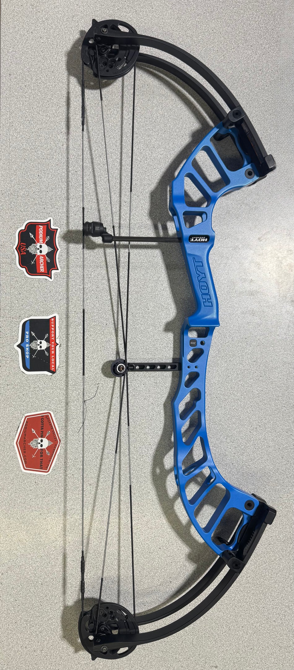 HOYT ALTUS 35 - RH/BLUE/60 - 7361 - USED BOW