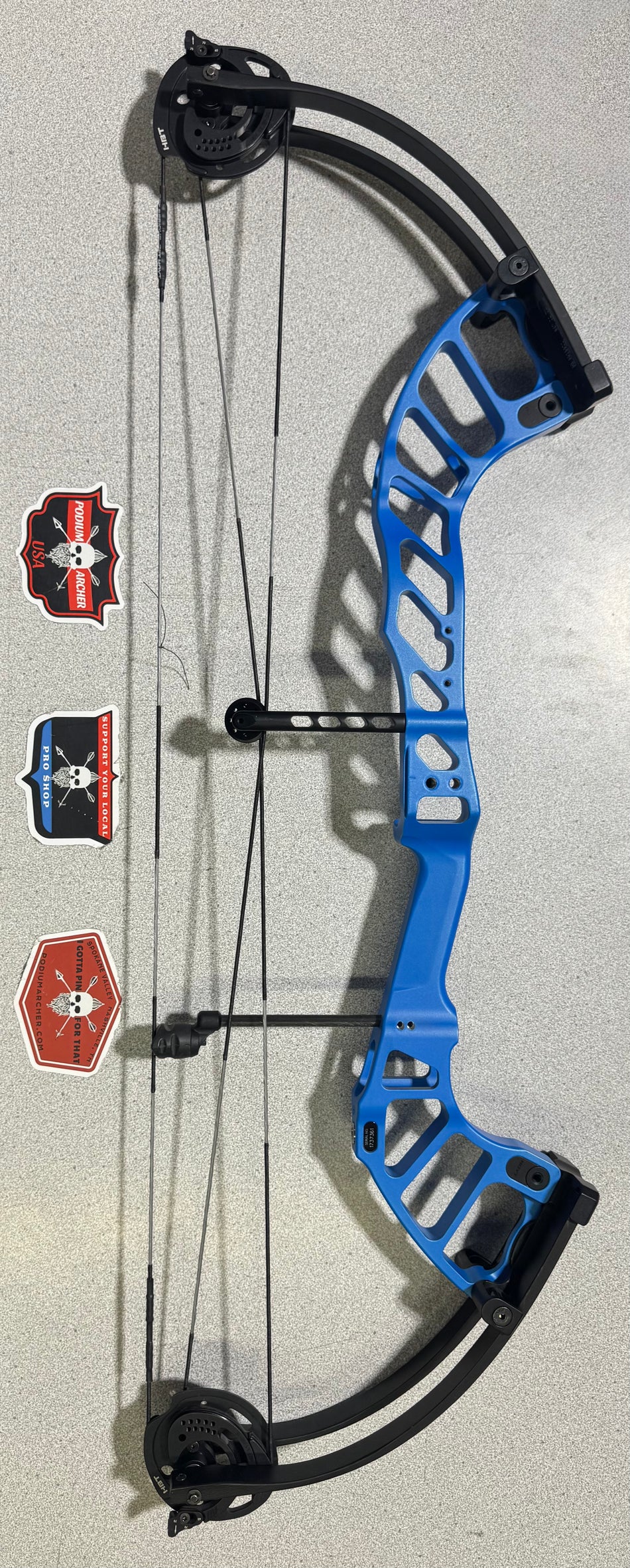 HOYT ALTUS 35 - RH/BLUE/60 - 7361 - USED BOW