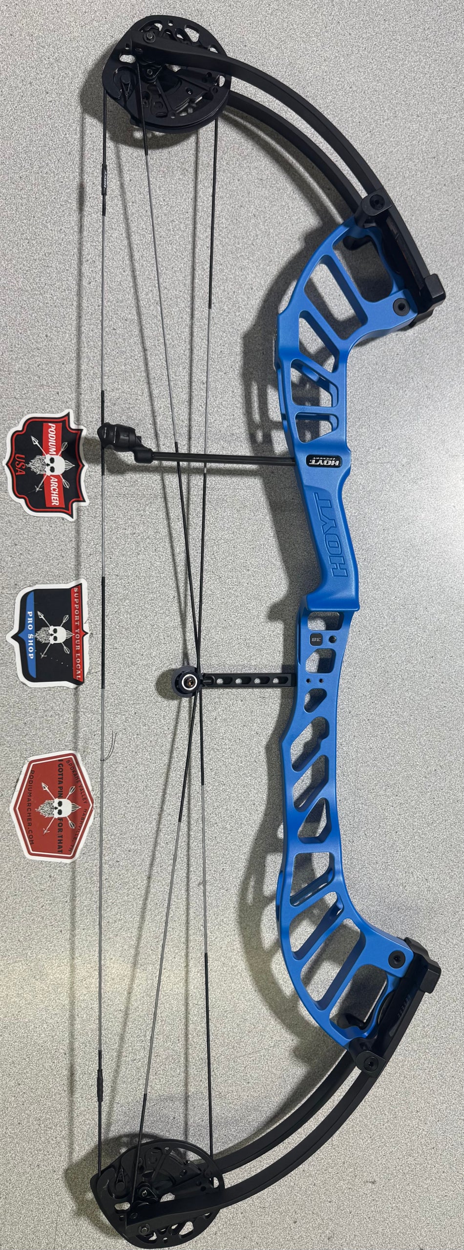 HOYT ALTUS 38 - RH/BLUE/60 - 7328 - USED BOW