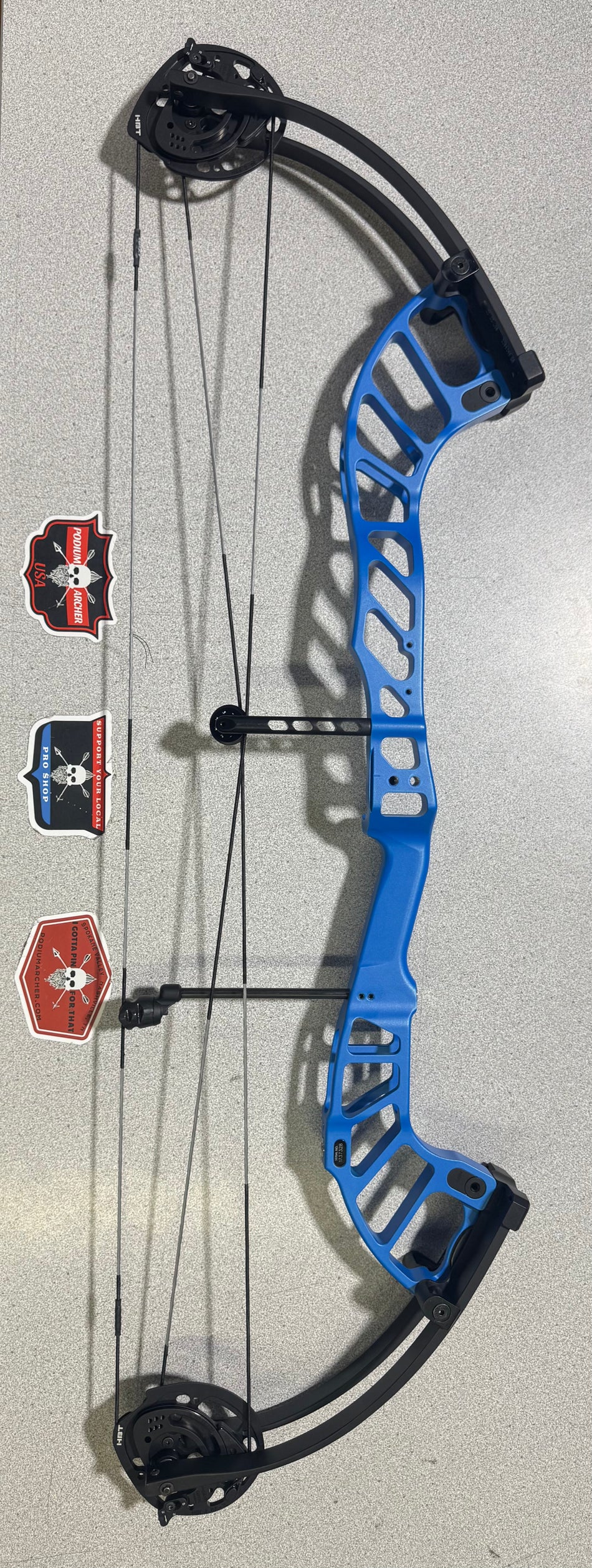 HOYT ALTUS 38 - RH/BLUE/60 - 7328 - USED BOW