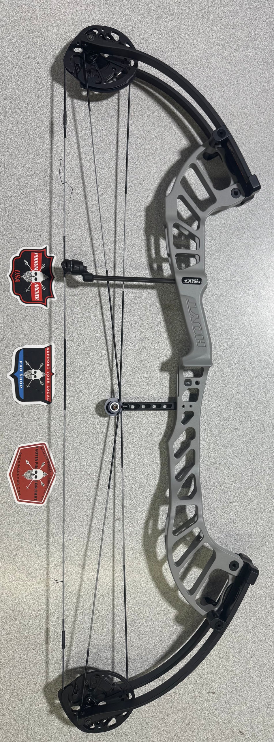 HOYT ALTUS 38 - RH/GRAY/60 - 7331 - USED BOW