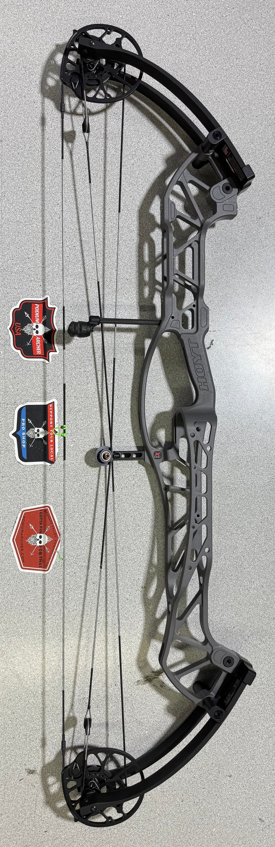 HOYT CONCEPT X 40 - RH/GREY/60 - 4957 - USED BOW