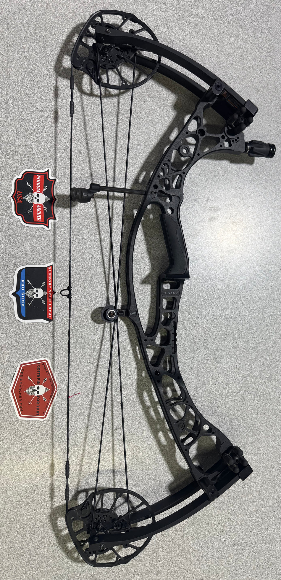HOYT ALPHA X 30 - RH/BLACK/70 -9605- USED BOW