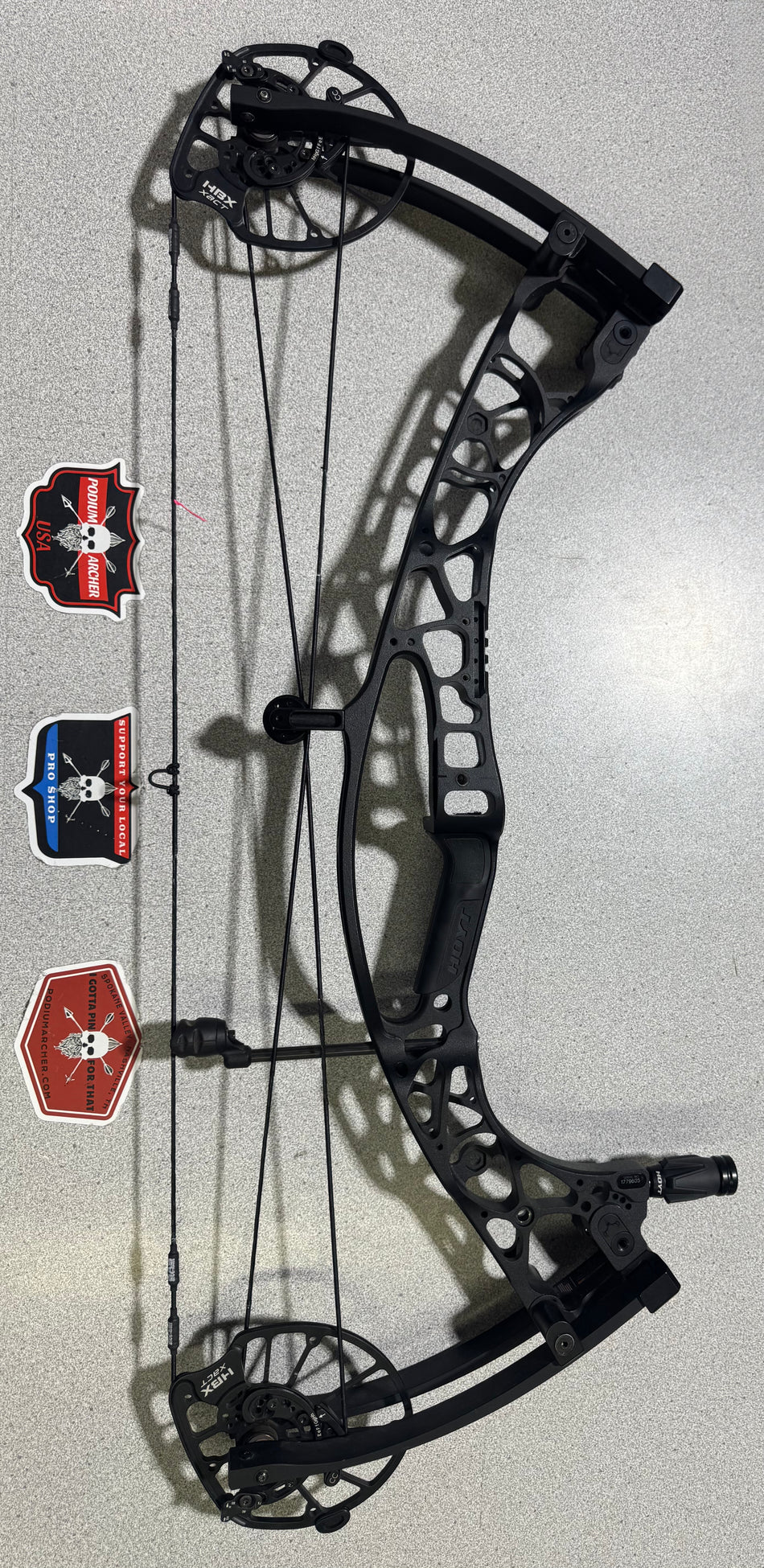 HOYT ALPHA X 30 - RH/BLACK/70 -9605- USED BOW