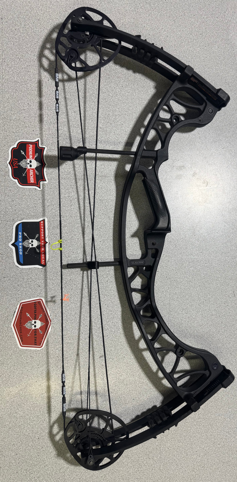 HOYT TORREX  - RH/BLACK/70 -2230- USED BOW