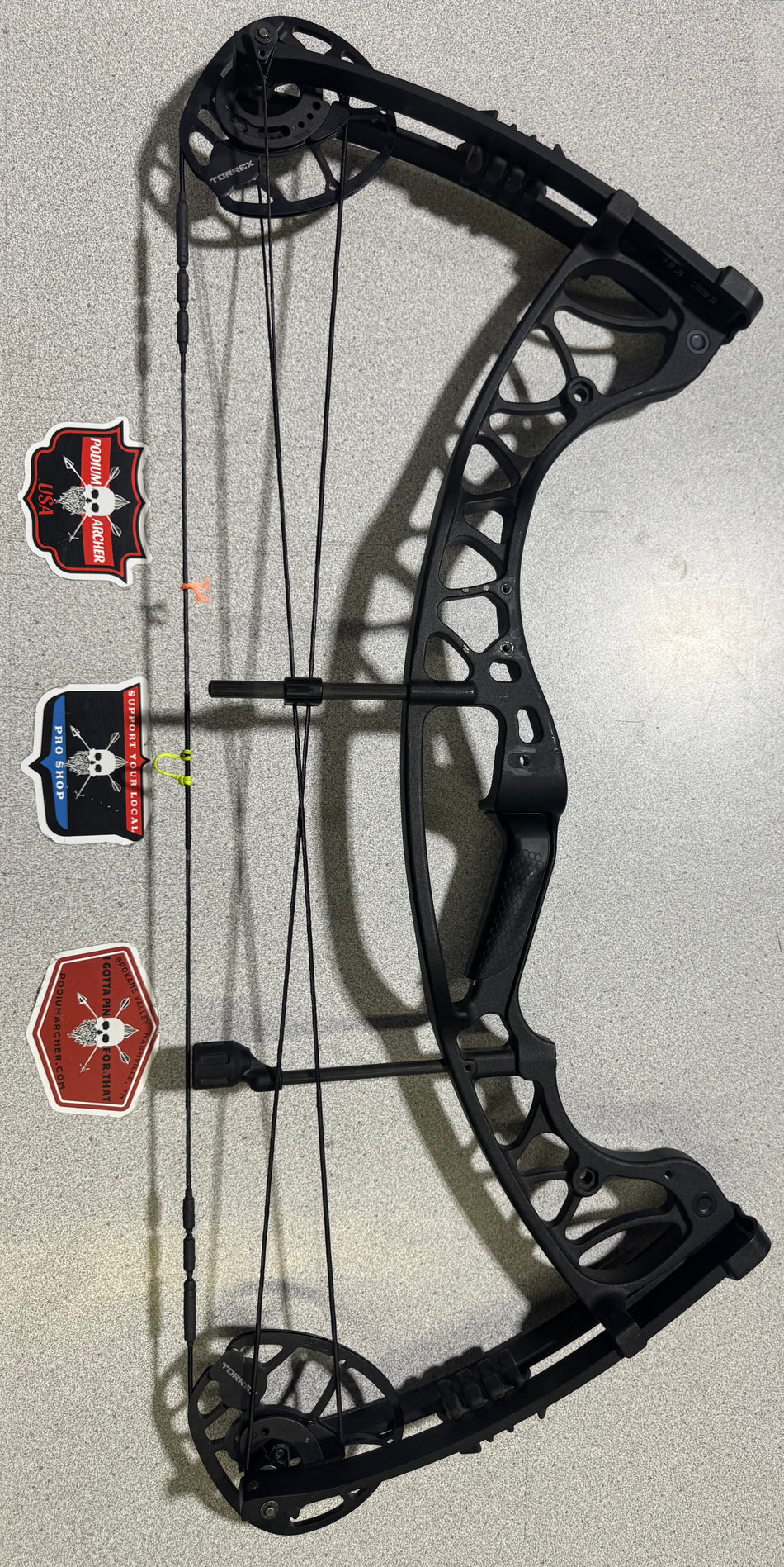 HOYT TORREX  - RH/BLACK/70 -2230- USED BOW