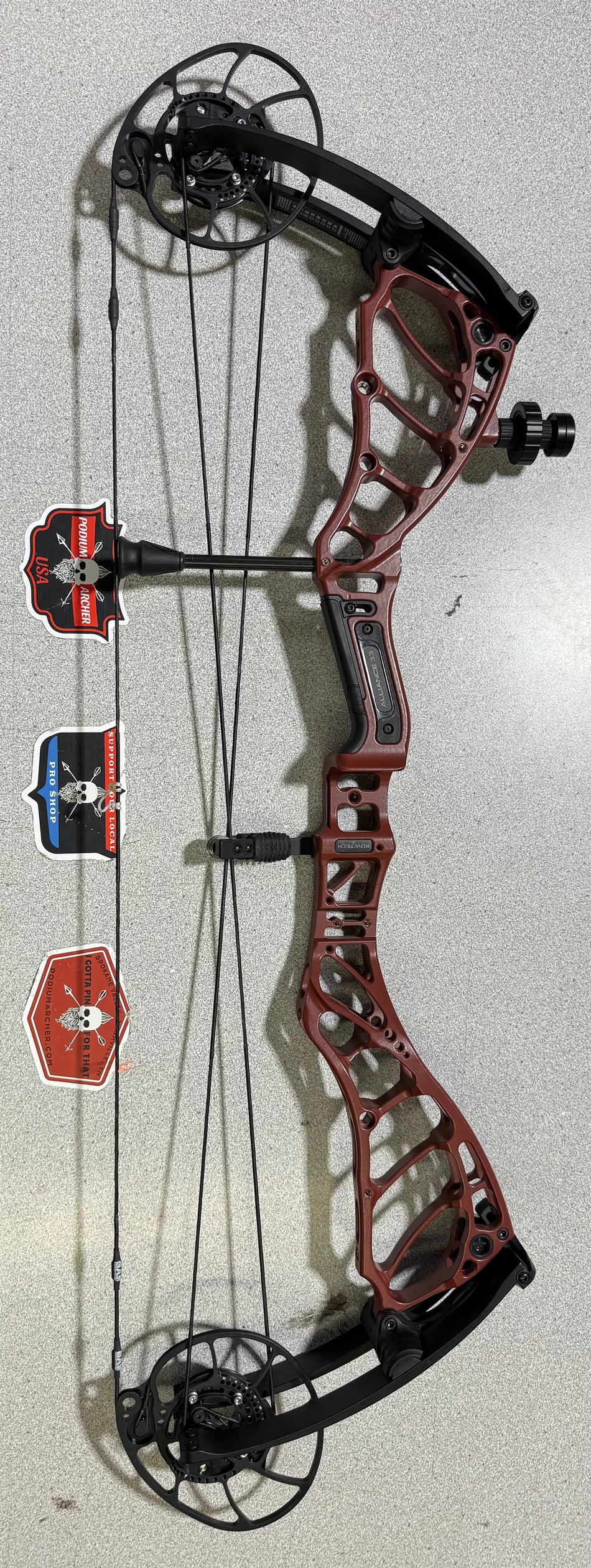 BOWTECH ALLIANCE 33 - RH/RED/70 -7325- USED BOW