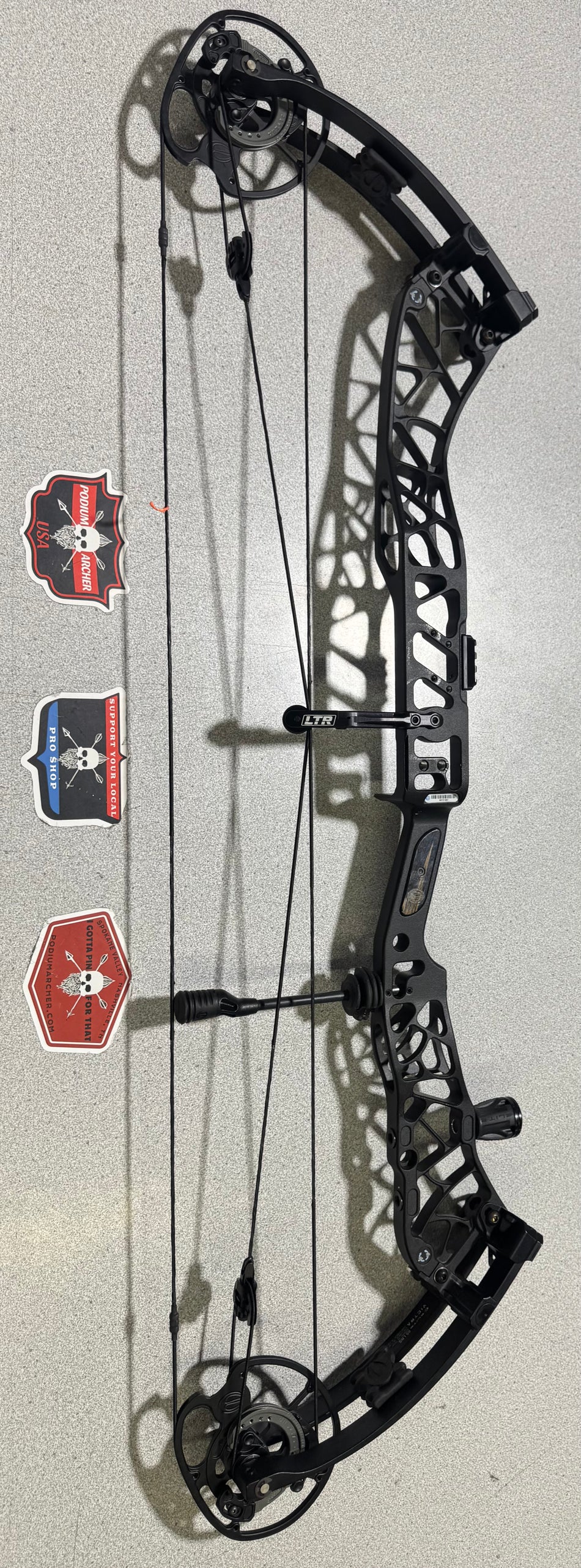 ELITE VICTRA - RH/BLACK/65 - 1887 - USED BOW
