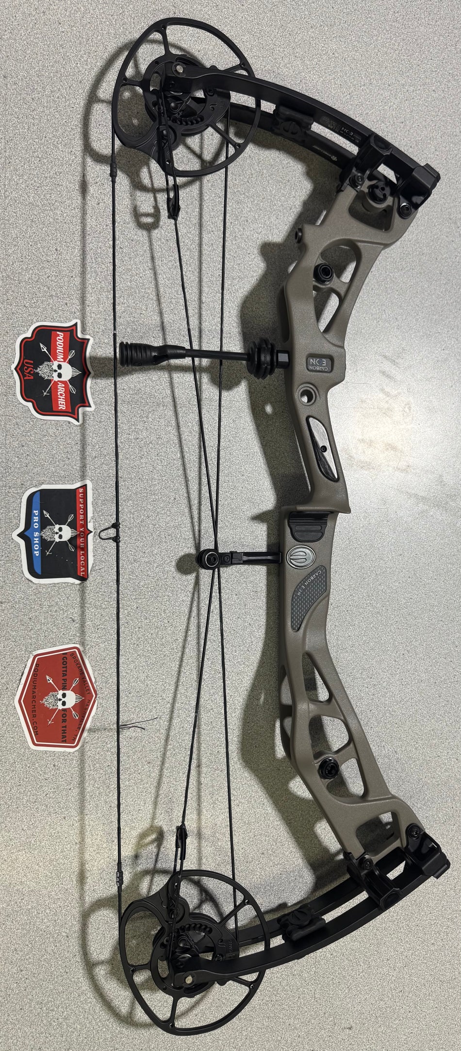 ELITE CARBON EON - RH/GRAY/70 -9984- USED BOW