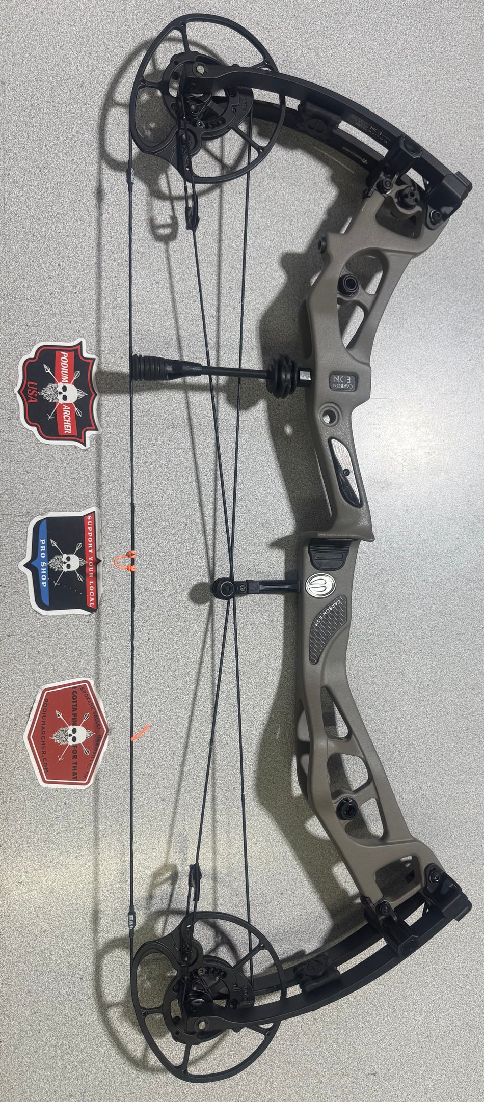 ELITE CARBON EON - RH/GRAY/70 -8294- USED BOW