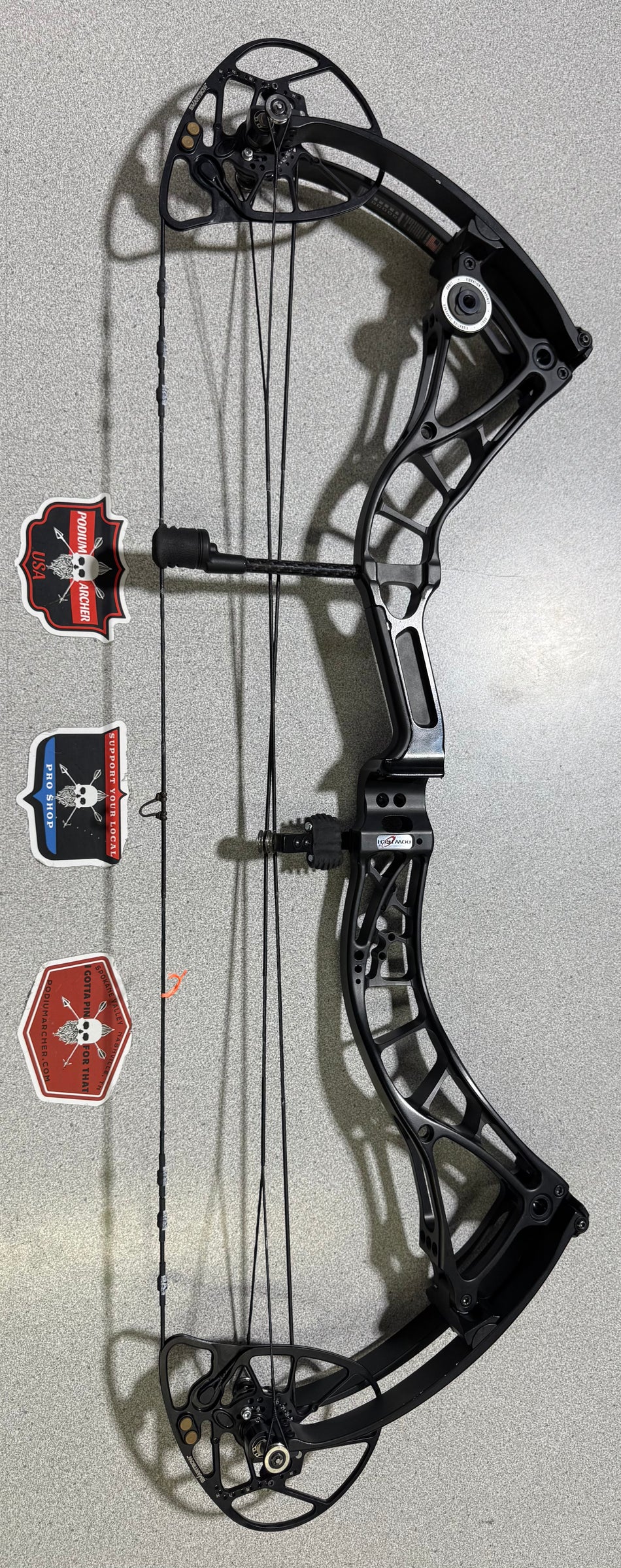 BOWTECH REALM SR6 - RH/BLACK/70 -6249- USED BOW