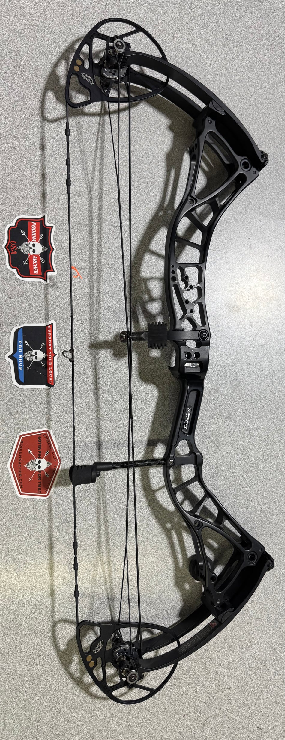 BOWTECH REALM SR6 - RH/BLACK/70 -6249- USED BOW