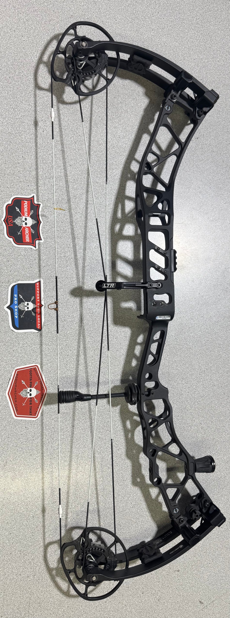 ELITE EXALT 35 - RH/BLACK/75 -2039- USED BOW