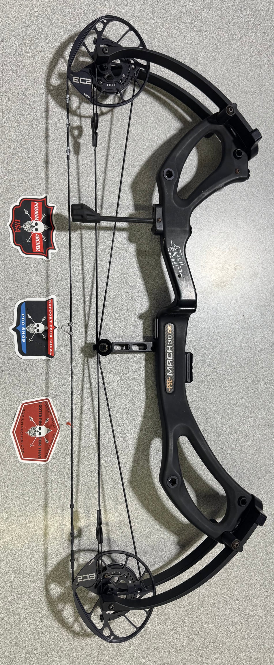 PSE MACH 30 - RH/BLACK/70 -8408- USED BOW