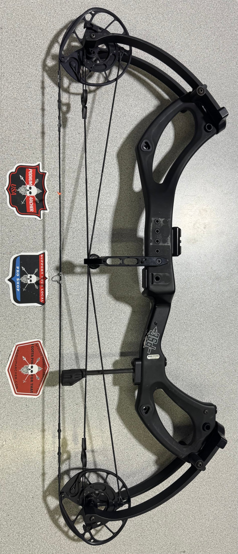 PSE MACH 30 - RH/BLACK/70 -8408- USED BOW